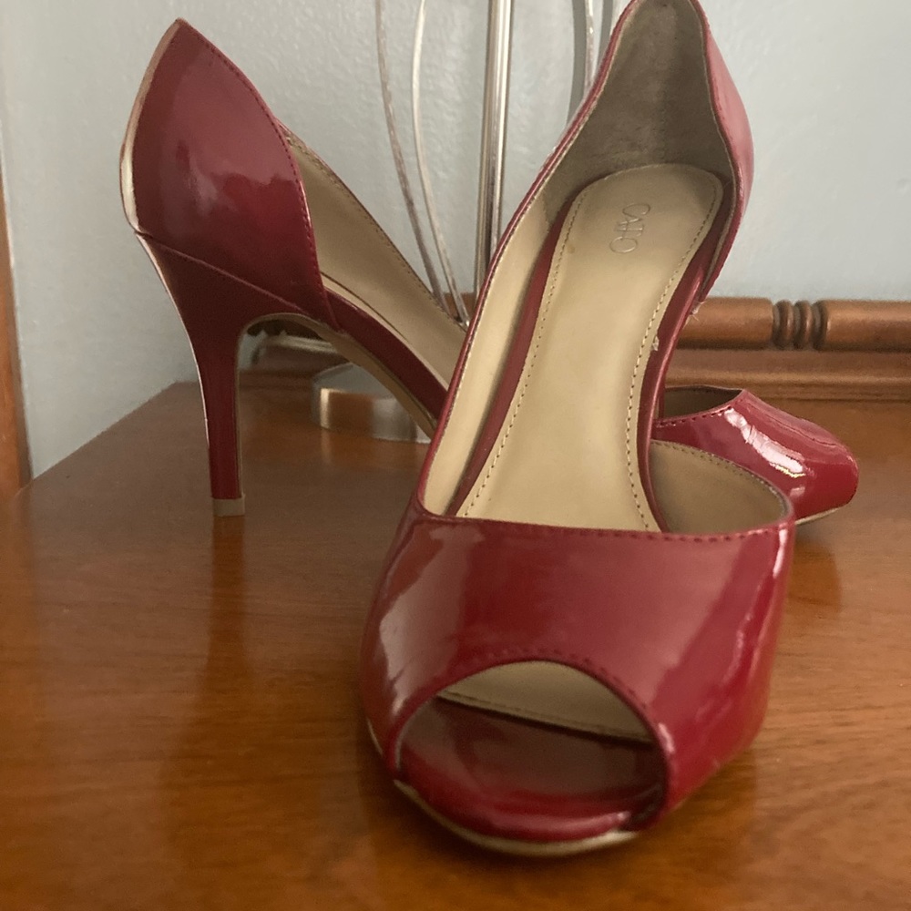 3/25$ Red peep toes